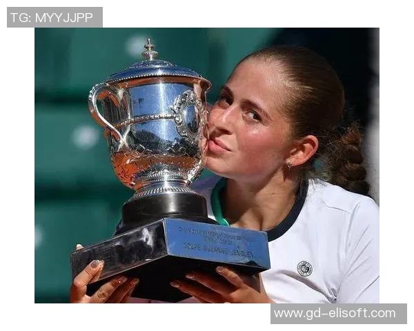 杨芳专访：从青涩小将到网球明星的成长之路回顾与展望