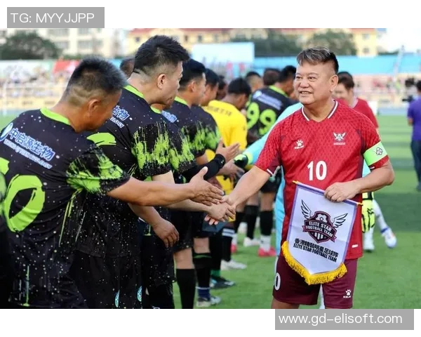 超炫背景下的足球明星们如何在绿茵场上闪耀光芒与魅力