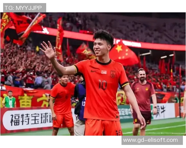 足球明星加盟中国队引发热议球迷期待新赛季精彩表现