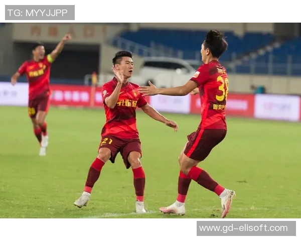 上海网球队以80分领跑冠军赛积分榜展现强劲实力和团队合作精神